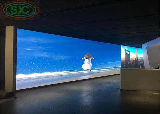 Innenraum-Full-Colour-LED-Display mit 3 in 1 SMD 2121-LEDs und 4 mm Pixel Pitch für hohe Auflösung und Farbgenauigkeit