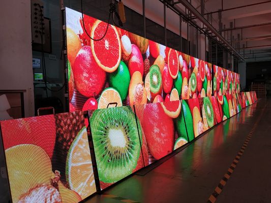 Indoor-Vollfarb-LED-Display mit flexiblen Installationsoptionen und beliebiger Ausrichtung sowie beliebiger Größenverbindungsfähigkeit.