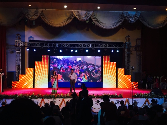 Vollfarbige LED-Druckguss-Aluminium-Display P4 LED-Video-Display SMD2121 Drei Jahre Garantie