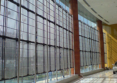Einkaufszentrum Mode Vollfarbe P3.91-7.82 Transparentes LED-Bildschirm Glasvorhang