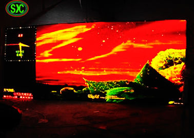 Kurvbildschirm 7500cd/M2 Helligkeit HD Outdoor Full Color LED Display P10 DIP IP 65 Festanlage