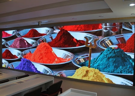 2 mm Indoor LED-Display hochauflösende Videowand für Shopping-Mall-Werbung