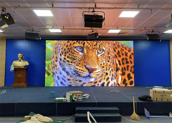 Ansicht Miet LED-Panel Anzeige Textdokumente mit Weißabgleich Helligkeit 2500cd/m2