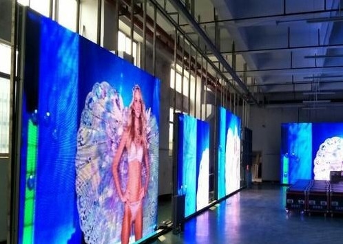 Ultra-HD-Leuchtbildschirm mit kleinem Tonbereich, großes, flexibles und mosaikfreies P2,5-LED-Outdoor-LED-Display, Werbe-LED-Boards