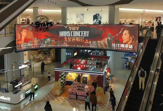 Hohe Helligkeit P3.91 Innenraum-Full-Colour-Suspended-LED-Display 3 Jahre Garantie