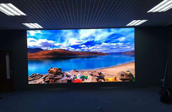 Ultra-Slim Smd 3528 Aufgehängter LED-Monitor P10 Hohe Helligkeit 640mm X 640mm