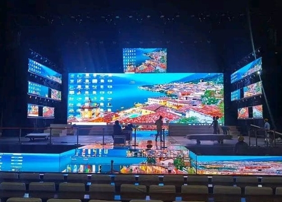 Outdoor-Full-Colour-Sportbildschirm LED-Display P10 Fußballstadion IP65 Großbildschirm Ultra HD Eisen Schrank