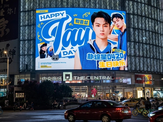 Die-Guss-Aluminium-Bildschirm Eisenbox / Vermietung kommerzielle freistehende Outdoor-Full-Colour-LED-Display für Straßen- und Supermarktwerbung
