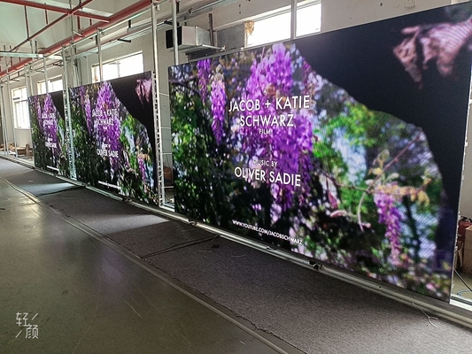 Fest-/Mietbildschirm Kleine Tonhöhe P1.667 Indoor LED-Display 1/30 Scanning Vollfarbbildschirm