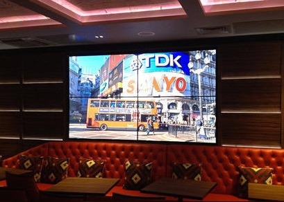 Die-Cast Aluminium Bildschirm Vermietung/Festige Installation Innenraum Videowerbung P2.5mm LED Bildschirm 1 / 16 Scannen 3 Jahre Garantie