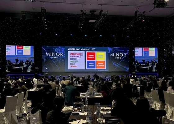 SMD-LED-Video-Bildschirm aus Druckguss-Aluminium P4 / Indoor-Stage-LED-Display mit einer Dichte von 62.500/m2