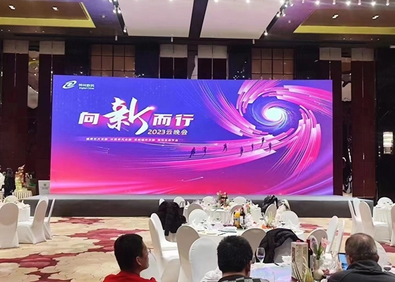 P2 Indoor Full Color LED Display Druckguss Aluminiumbildschirm, Spannungsgleichgewichte Stromversorgung, Dichte 250.000/m2