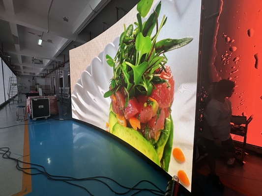 Standard SMD1515 P2.5 Vollfarbiges Indoor Hanging LED-Display im Aluminiumschrank