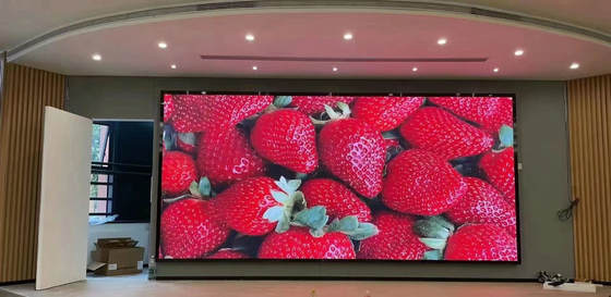 P2 LED-Display mit kleinem Pixel-Pitch, in Innenräumen mit flexiblem LED-Display in voller Farbe, RGB-Bildschirm, Schrank mit 640x640 mm, 1300 nit Helligkeit