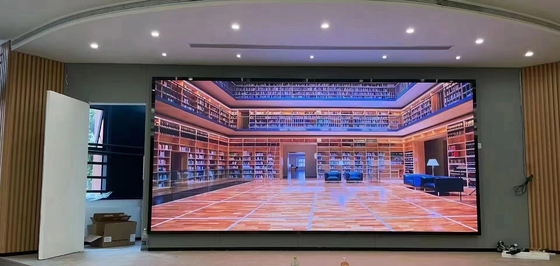 P2 LED-Display mit kleinem Pixel-Pitch, in Innenräumen mit flexiblem LED-Display in voller Farbe, RGB-Bildschirm, Schrank mit 640x640 mm, 1300 nit Helligkeit