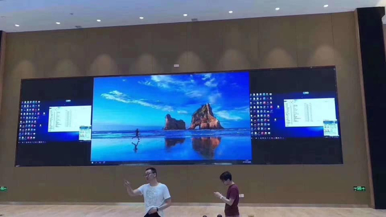 P2 LED-Display mit kleinem Pixel-Pitch, in Innenräumen mit flexiblem LED-Display in voller Farbe, RGB-Bildschirm, Schrank mit 640x640 mm, 1300 nit Helligkeit