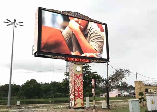 Outdoor-Full-Colour-LED-Display P10 Säulenbildschirm IP65 Großgröße 1/4 Scan-Modus