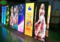Spiegel des Plakat-P2.5 farbenreiche LED-Innenanzeige für Kleidungs-Geschäft, 192mm x 192mm Modul-Größe