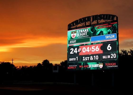 Vollfarbige Vermietung Wasserdichtes Außenstadion 5500cd/M2 P10 Stadion LED-Display