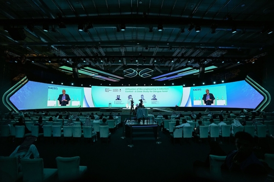 Energie- Außen-Multikolor-LED-Display mit 65410 Punkten/quadratmeter Punktdichte in 500*1000MM Schrankmenge
