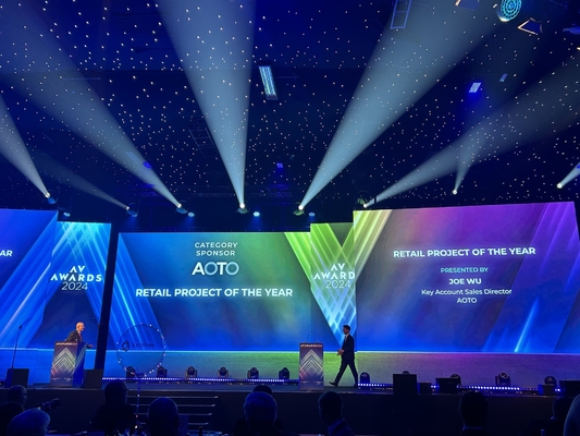 AC 110/220V Eingangsspannung Außen-Full-Colour-LED-Display mit 65410 Punkten/m2 Punktdichte und 250*250mm Modulgröße