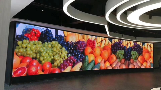 Innenraum-Full-Colour-LED-Display P2.5 mit und Verbrauch zur Vermietung mit superdünnem Schrank und hoher Auffrischungsrate 3840Hz