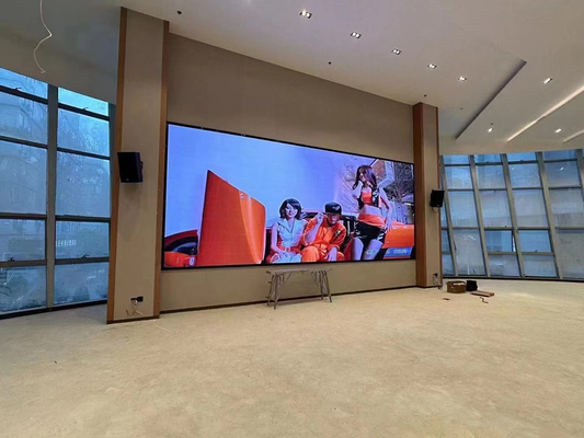Vermietung und Installation Gekrümmter Bildschirm Ultra-Clear High Refresh Rate 400x300mm LED Box Display, drei in einer Vollfarbe