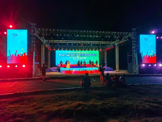 Hohe Helligkeit 2500nits Vollfarbe P2 Indoor Hanging LED Display Druckguss Aluminium Chassis