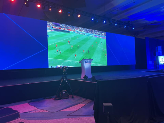 Innenraum-Full-Colour-LED-Display für Werbeveranstaltungen und mehr hohe Dichte P4 Videowand mit fortschrittlicher Steuerungstechnologie und breite Kompatibilität für atemberaubende Visuals