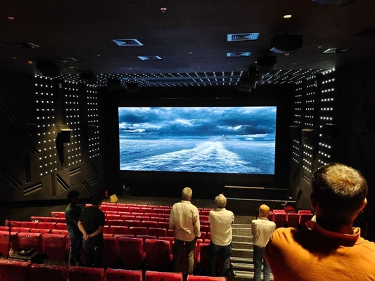 Innenraum-Full-Colour-LED-Display P4 HD Kurvvideowand 62500/m2 RGB 3 in 1 24 Monate