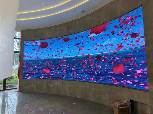 P6 LED-Bildschirm mit gekrümmter Oberfläche LED-Scrolling Display Energieeinsparende flexible Filmgruppe