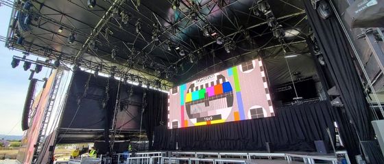 Guter Preis Anzeige Farbe RGB 43222 Punkte/m2 Auflösung RGB LED Anzeige 4,81 Pixel Pitch Online