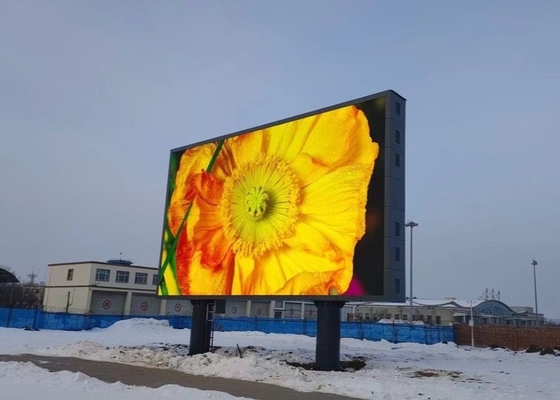 Outdoor Led Billboard mit Led Parameter R 625-630nm und Weitblickwinkel 120° / 60°