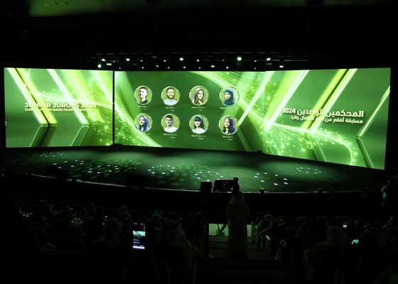 1 Stück Modulmenge und 2,604 mm Pixelabstand Bühnen-LED-Bildschirme für Hochzeitsveranstaltungen garantiert