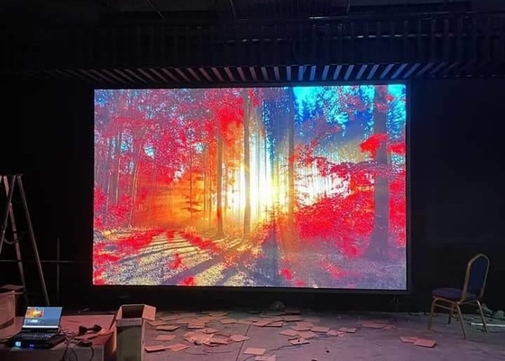 SMD3535 Druckgussbox/Vermietung LED-Bildschirm P3.91 Außen Hoher Helligkeit Wasserdicht 500*1000mm Großer Bildschirm
