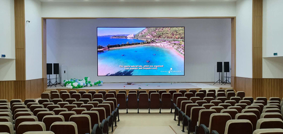 Innenraum-Full-Colour-LED-Display P4 hohe Erfrischungsrate nahtlose Verbindung Geräuschlose Aluminiumstruktur 16Bit Grauskala Videowand