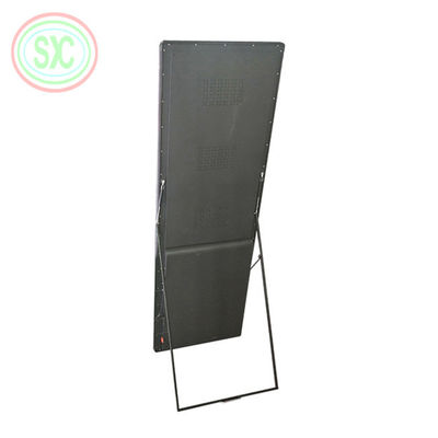 1R1G1B Farbkonfiguration LED-Poster-Display mit 680x2000mm Bildschirmgröße und P2.5mm Tonhöhe