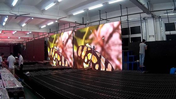 100 000 Stunden Betriebsdauer GOB LED-Bildschirm mit 1R1G1B Pixelzusammensetzung und 600*337,5MM Schrankgröße