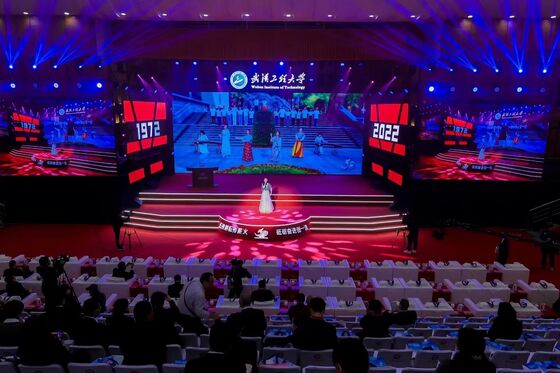 Innenraum p2.5 Vollfarbiges LED-Display mit einfacher und bequemer Installation für Tagungsräume, Theater und Aufführungsorte