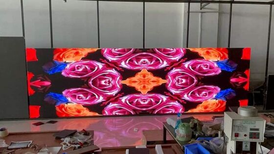 Innenraum p2.5 Vollfarbiges LED-Display mit einfacher und bequemer Installation für Tagungsräume, Theater und Aufführungsorte