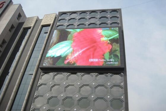 Outdoor p6 Vollfarbiges LED-Display mit Eisen-Stahl-Schrankkonstruktion, die eine robuste Unterstützung für feste Videowandinstallationen bietet