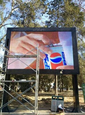 Outdoor p6 Vollfarbiges LED-Display mit Eisen-Stahl-Schrankkonstruktion, die eine robuste Unterstützung für feste Videowandinstallationen bietet