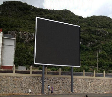 Langlebiges Outdoor Full-Color-LED-Display P10 mit hohem Schutzgrad IP65 und geringer Dämpfung für Außenwerbung