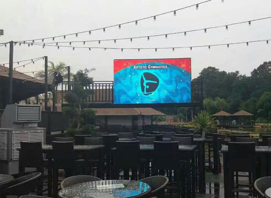 Outdoor P6 Vollfarb-LED-Display mit gebürstetem Stahlgehäuse und IP65-Schutz, geeignet für raue Umgebungen