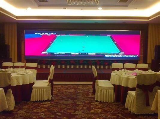 Indoor P2.5 Full Color LED Display bietet hochauflösende Bilder für Live-Bühnenveranstaltungen Kirchen und High-End-Treffräume
