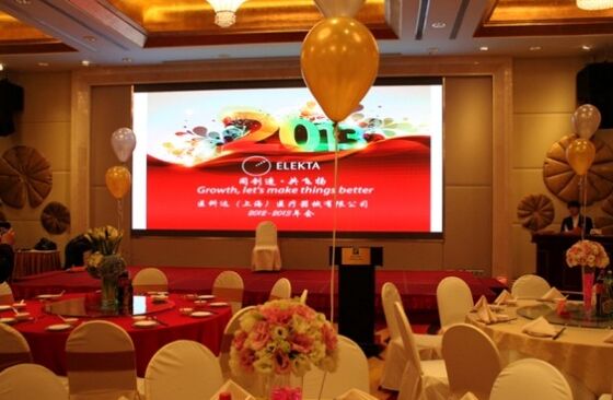 Indoor P2.5 Full Color LED Display bietet hochauflösende Bilder für Live-Bühnenveranstaltungen Kirchen und High-End-Treffräume