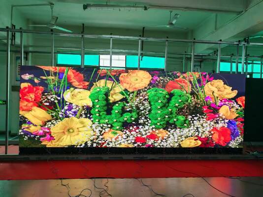 Innenraum p2.5 Vollfarb-LED-Display mit 640x480mm Schrank 3840hz Erneuerungsrate