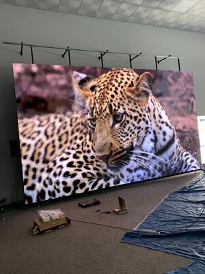 P2 Indoor LED Display mit 2 mm Pixel Pitch 1000cd/m2 Helligkeit und 250000 Pixel Dichte
