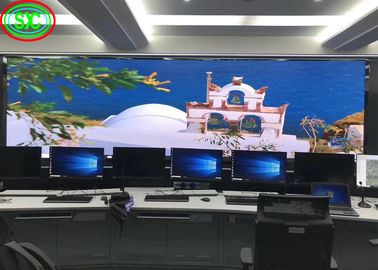 Festinstallation Innenbereich LED-Videowand 4 P5 P6 Weitblick ohne Geister