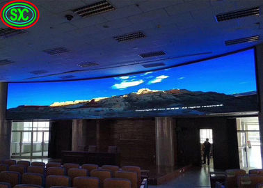 Riesige Videowand LED-Panel Bildschirm P2 P3.91 Innenwerbung Gekrümmte Box Innenraum Vollfarb-LED-Display
